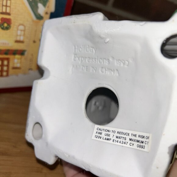 Vintage 1992 Dickens Collectibles Holiday Tavern Porcelain Village House in Box - Picture 3 of 8